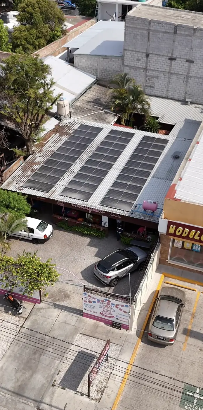 Instalación de paneles solares de Solartiva: Chilaquiles Adelita en Tuxtla Gutiérrez