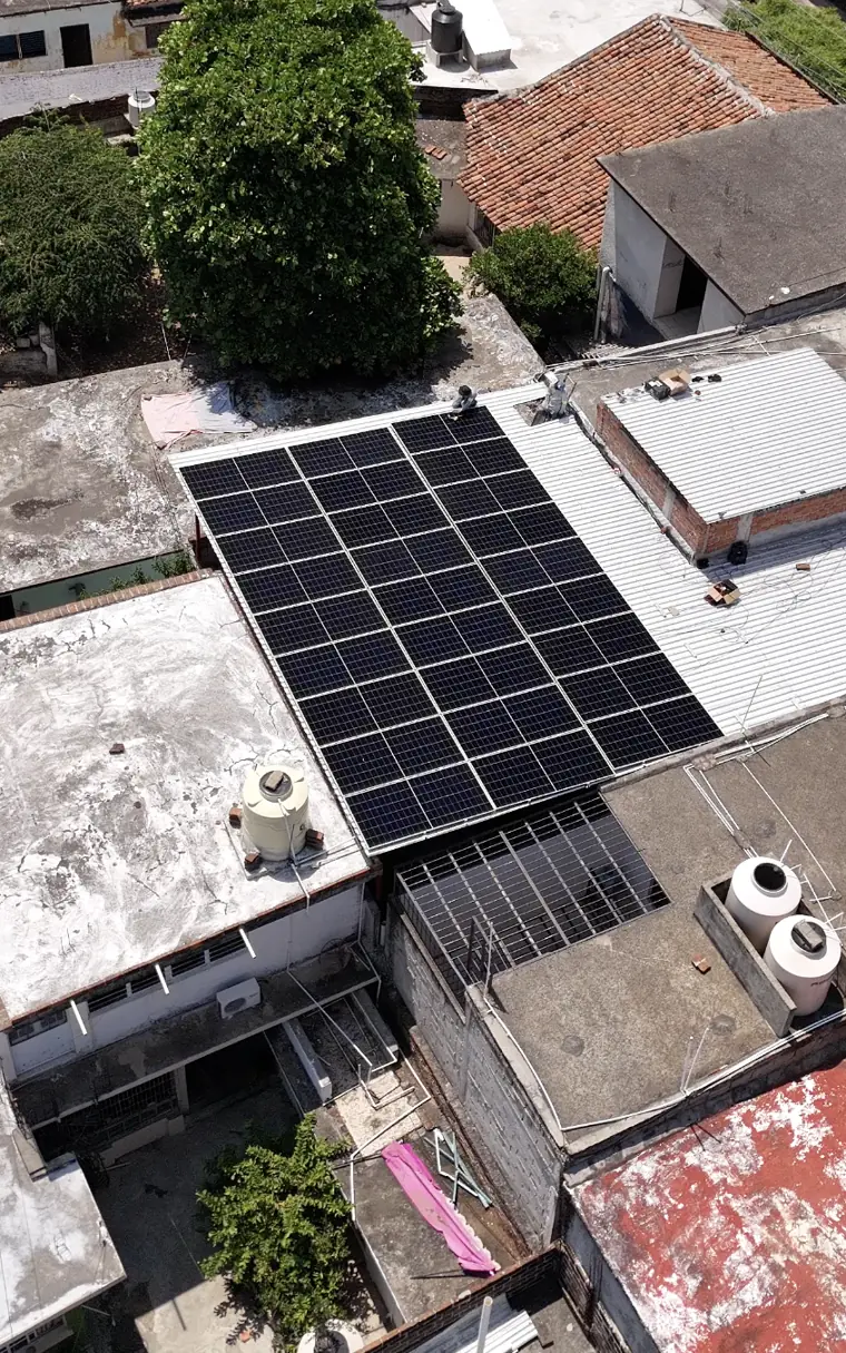 Instalación de paneles solares de Solartiva: Eduardo's Pizza en Tonalá
