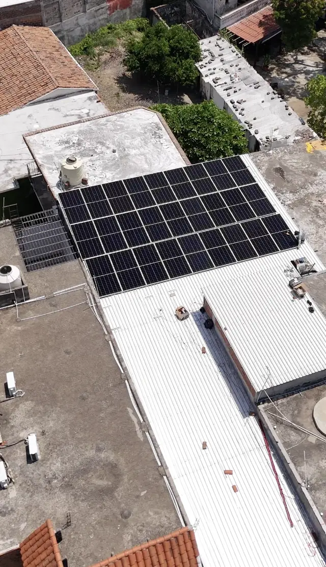 Instalación de paneles solares de Solartiva en Chiapas