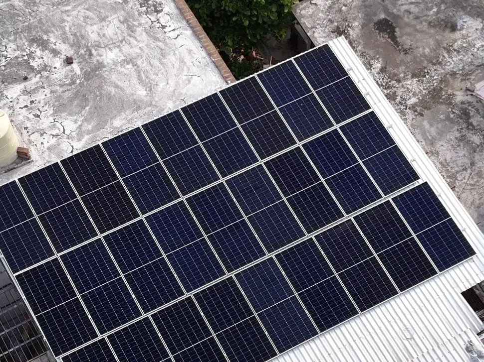 Paneles solares instalados por Solartiva en Eduardo's Pizza, Tonalá